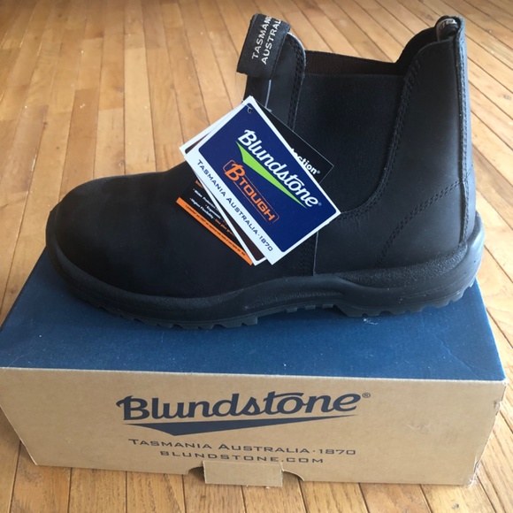 Brand New in Box Blundstones - Picture 2 of 4